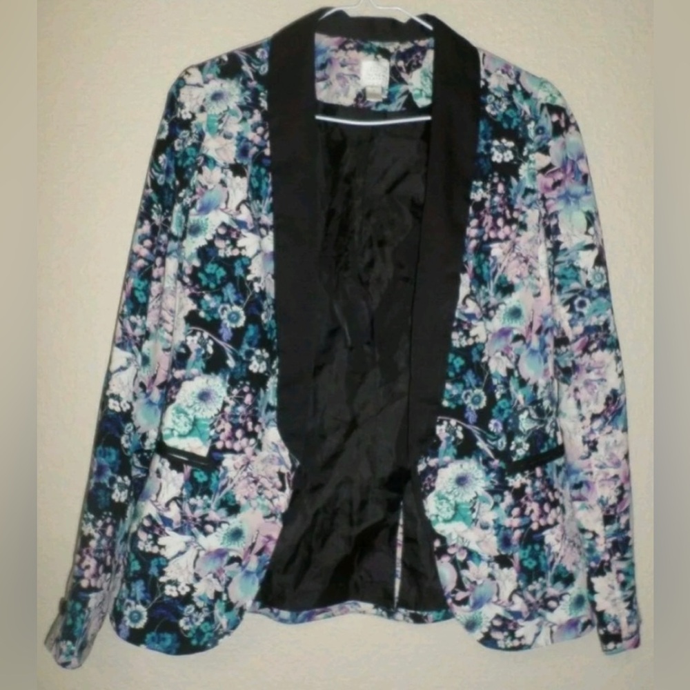 LC Lauren Conrad Floral Tuxedo Blazer